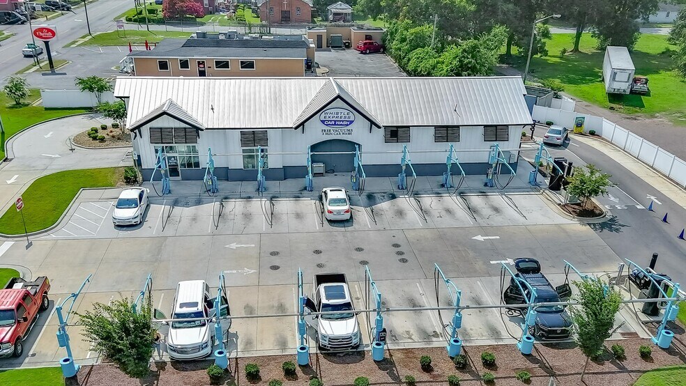 Primary Photo Of 427 N Bridge St, Washington Carwash For Sale