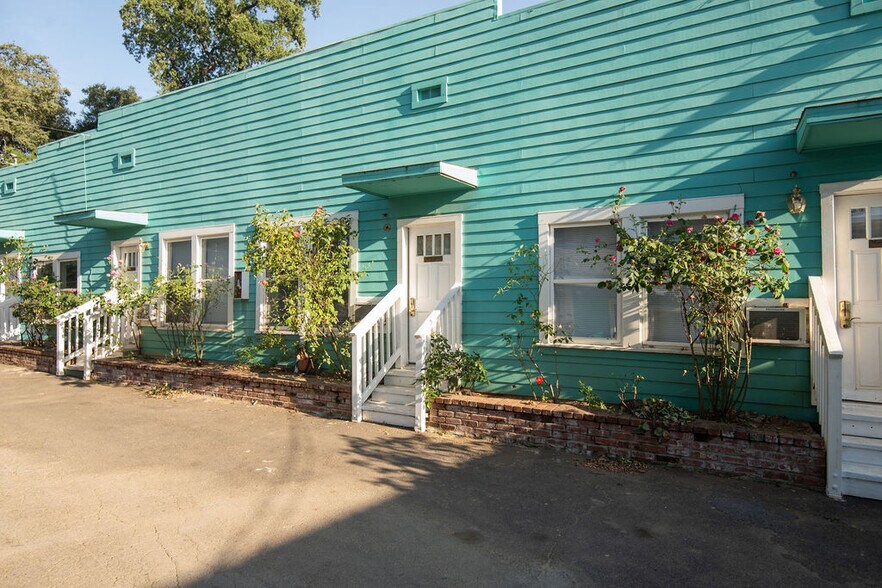 More Photos Of 18239 Main St, Jamestown Hotel For Sale