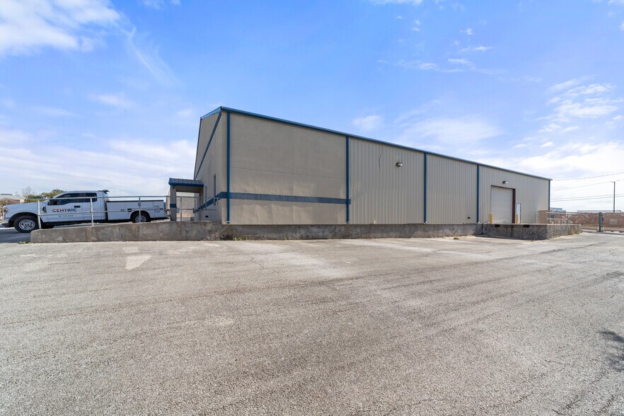 More Photos Of 17300 Bell North Dr, Schertz Warehouse For Sale