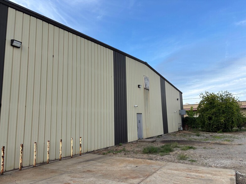 More Photos Of 1137 S Lafayette Blvd, South Bend Manufacturing For Sale