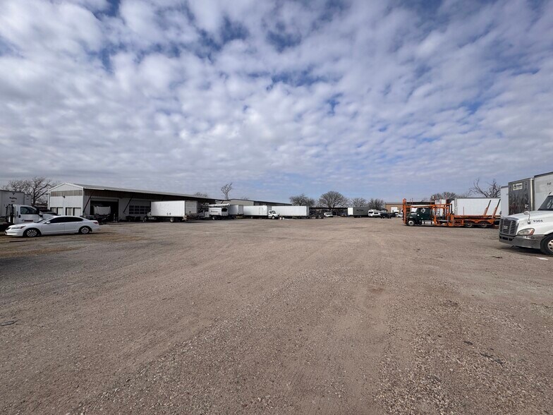 More Photos Of 9701 E Highway 67, Alvarado Service For Sale