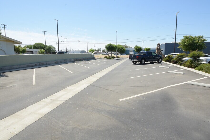 More Photos Of 425 W 7th St, Hanford Office For Sale