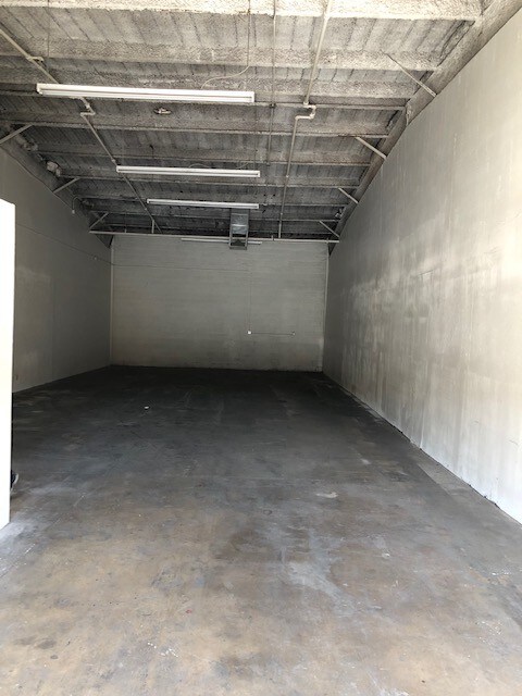 More Photos Of 3334 W McDowell Rd, Phoenix Warehouse For Lease