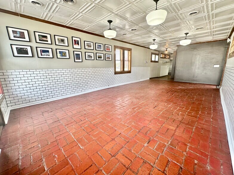 More Photos Of 712 W 20th St, Joplin Restaurant For Sale