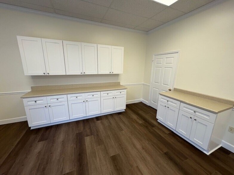 More Photos Of 9035 Americana Rd, Vero Beach Office For Sale