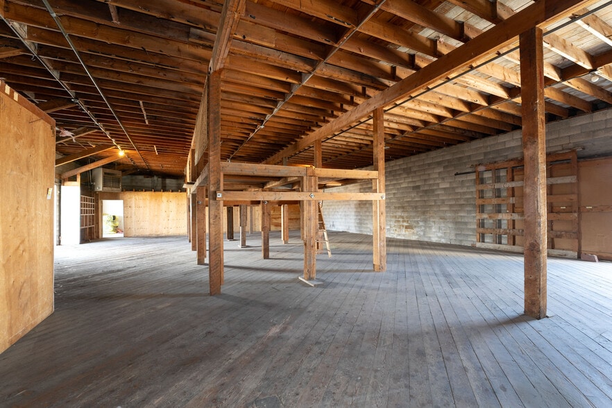 More Photos Of 647 Center st, Kalispell Light Distribution For Sale