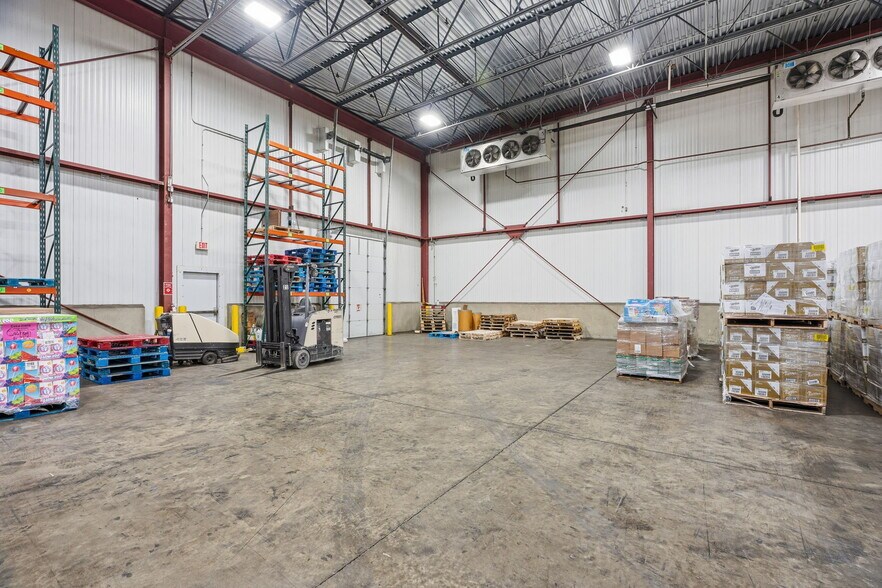 More Photos Of 8201 NE Hickory St, Minneapolis Truck Terminal For Sale