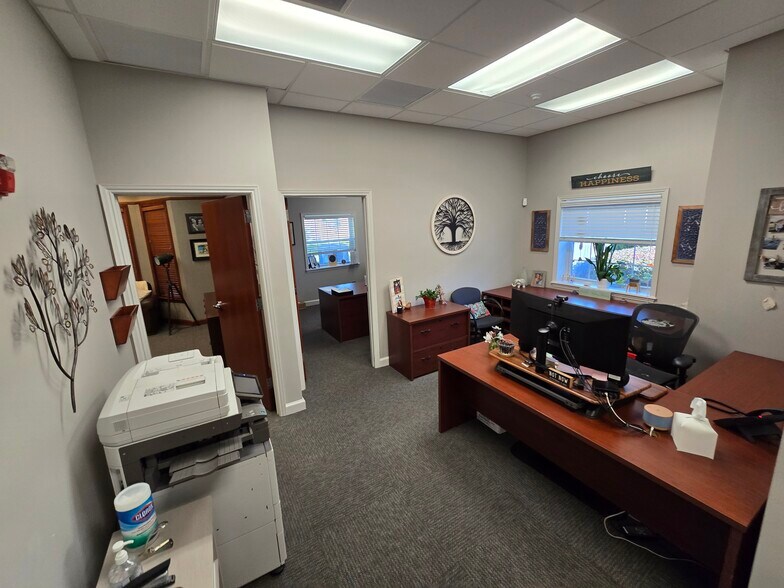 More Photos Of 465 Warren Ave, Longwood Office For Lease