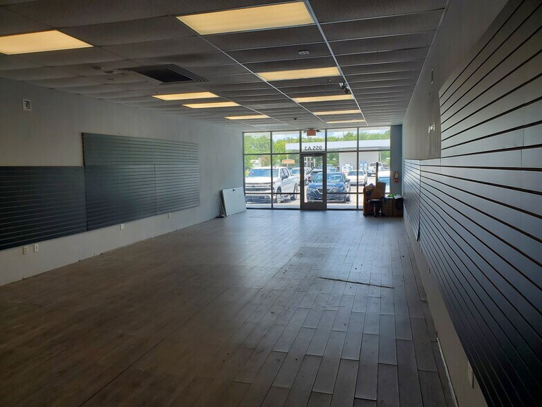 More Photos Of 955 S Woodland Blvd, Deland General Retail For Lease