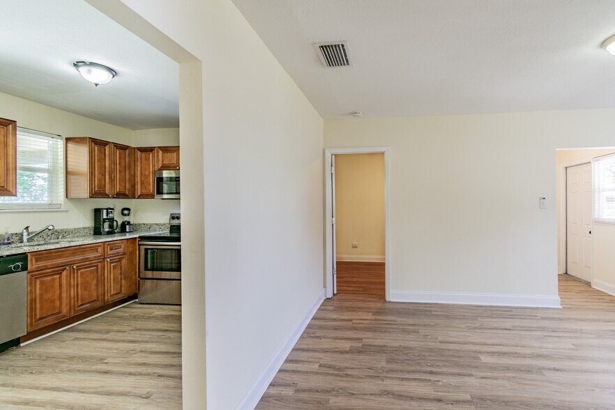 More Photos Of 2706 Stallone Dr, Tampa Office Residential For Lease