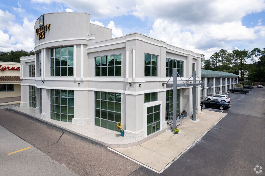 Primary Photo Of 7516 W Newberry Rd, Gainesville Hotel For Sale