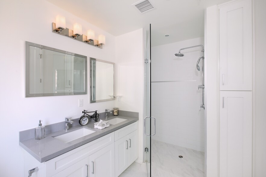 More Photos Of 738 S Ogden Dr, Los Angeles Apartments For Sale