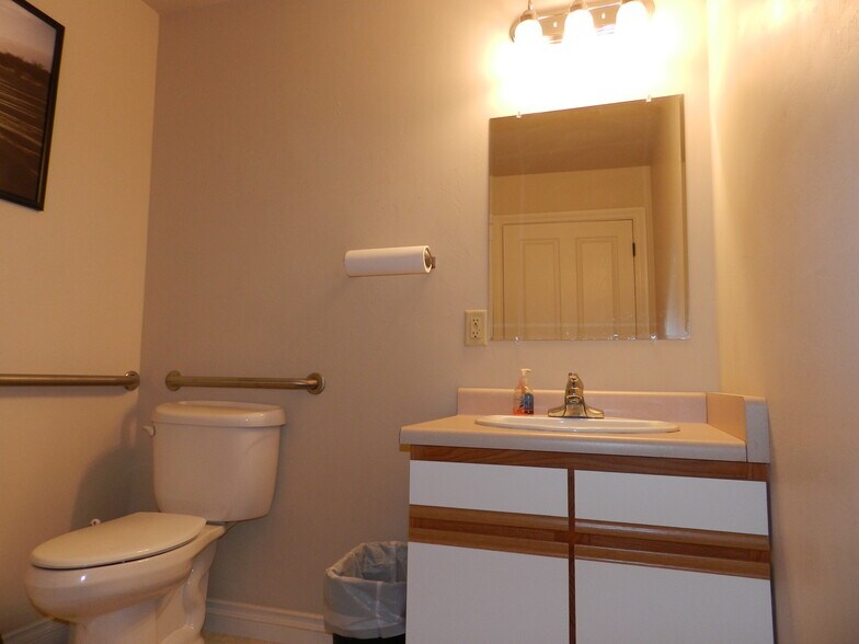 More Photos Of 1541 Ogden Rd, Montrose Medical For Lease