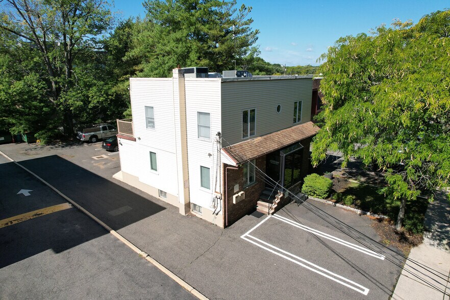 More Photos Of 24 Farview Ter, Paramus Office For Sale