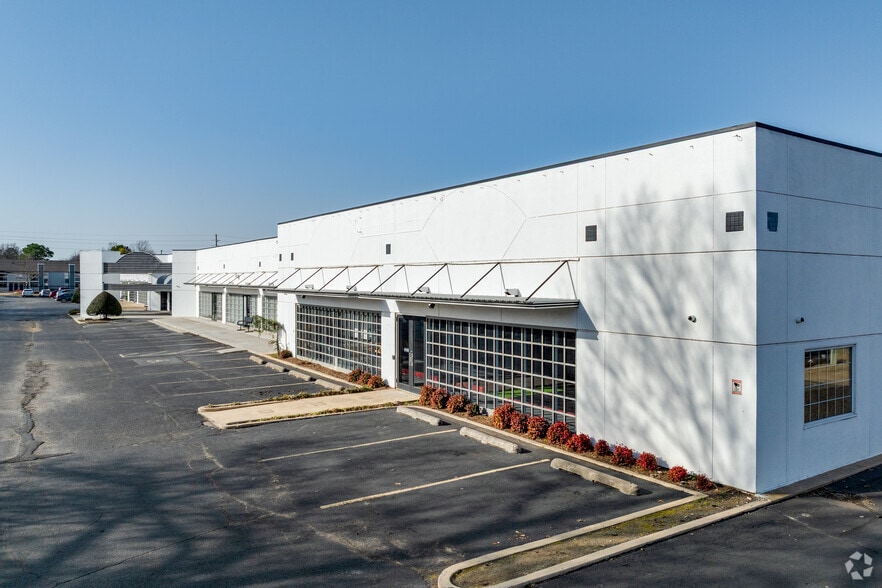 More Photos Of 1671 E 71st St, Tulsa Storefront For Sale