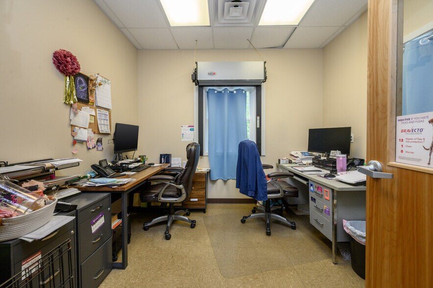 More Photos Of 612 Mount Pleasant Ave, West Orange Veterinarian Kennel For Sale