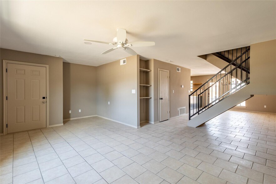 More Photos Of 1804 SW Barnard St, Glen Rose Apartments For Sale