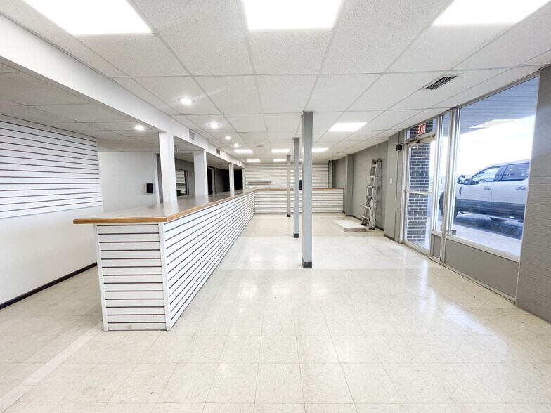 More Photos Of 1201 E 50th St, Lubbock Warehouse For Lease