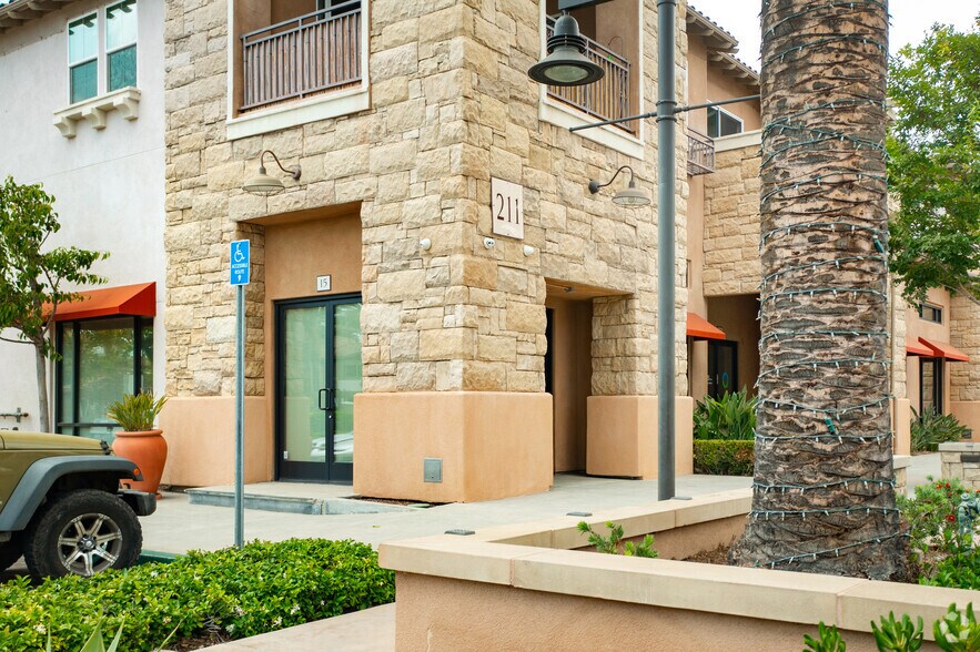 More Photos Of 211 Village Commons Blvd, Camarillo Storefront Retail Residential For Sale