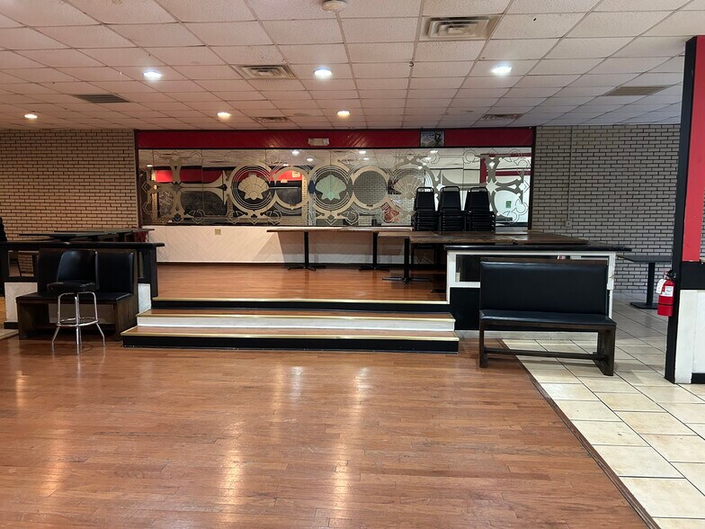 More Photos Of 6347-6359 E Navy Rd, Millington Freestanding For Sale