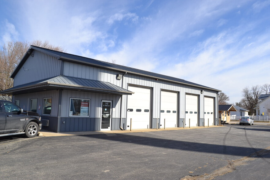 Primary Photo Of 210 W 3rd St, Brookston Auto Repair For Sale