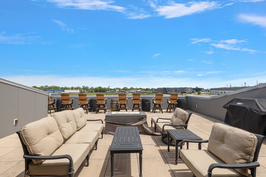 More Photos Of 148 Pit Ln, Pontiac Parking Garage For Sale