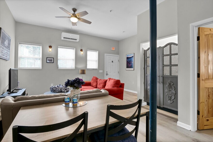 More Photos Of 2020 Princess Place Dr, Wilmington Freestanding For Sale