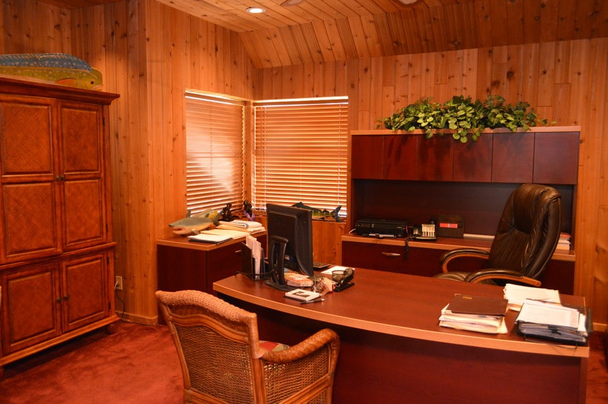 More Photos Of 300 E New Haven Ave, Melbourne Office For Sale