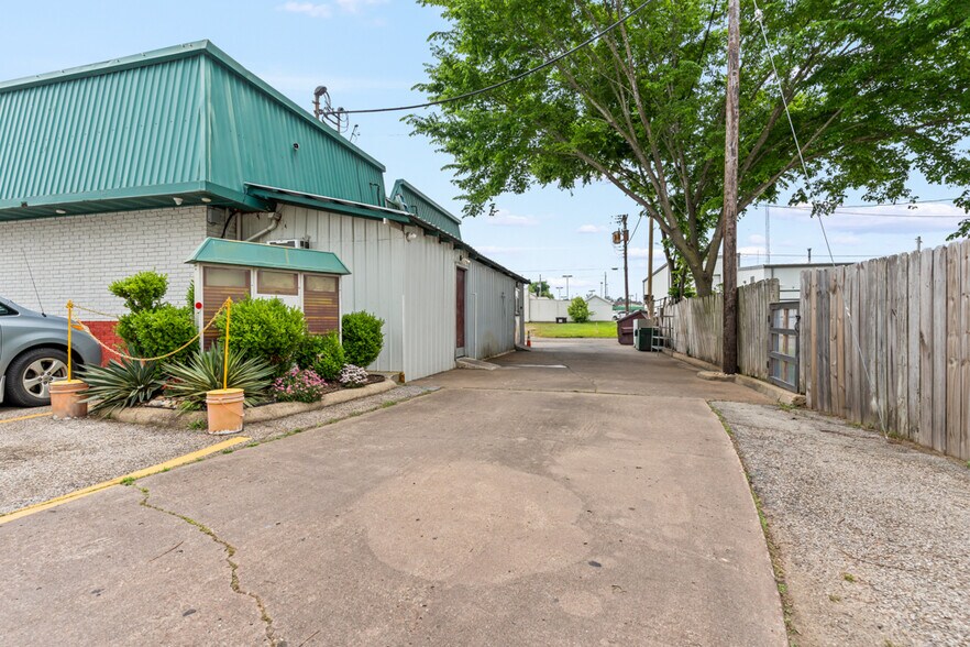 More Photos Of 509 US Highway 271 N, Gilmer Flex For Sale