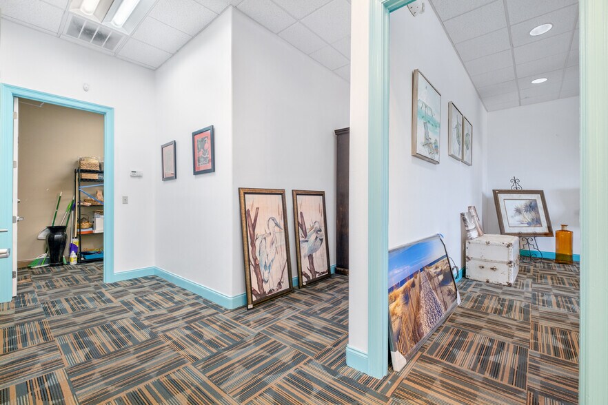 More Photos Of 503A Harbor Blvd, Destin Flex For Lease