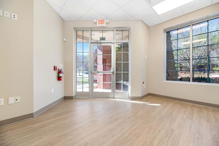 More Photos Of 19720 Jetton Rd, Cornelius Office For Lease