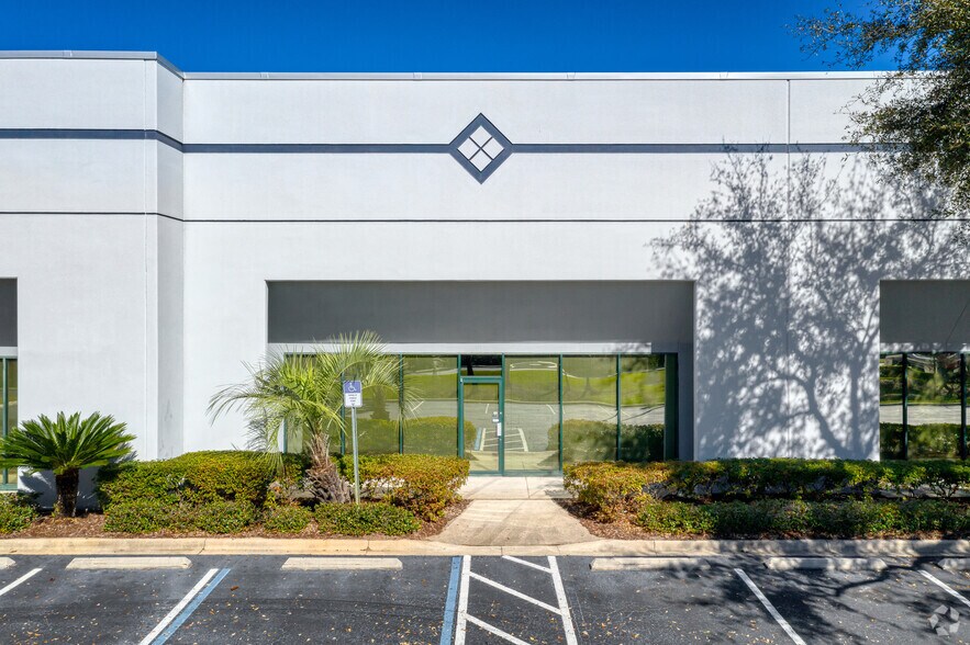 More Photos Of 9025 Boggy Creek Rd, Orlando Unknown For Lease