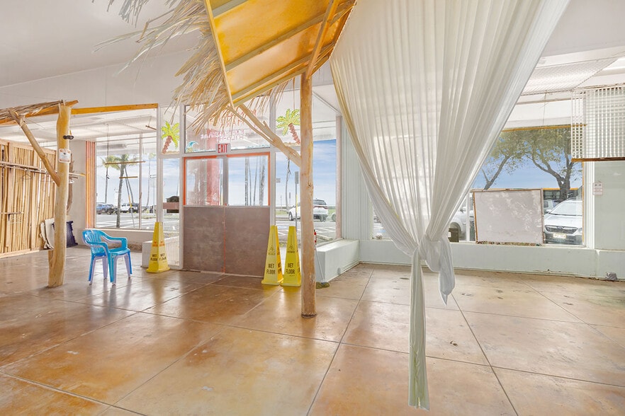 More Photos Of 138 Kamehameha Ave, Hilo Storefront For Sale