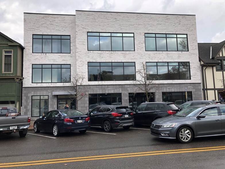More Photos Of 431 Broad St, Sewickley Medical For Lease