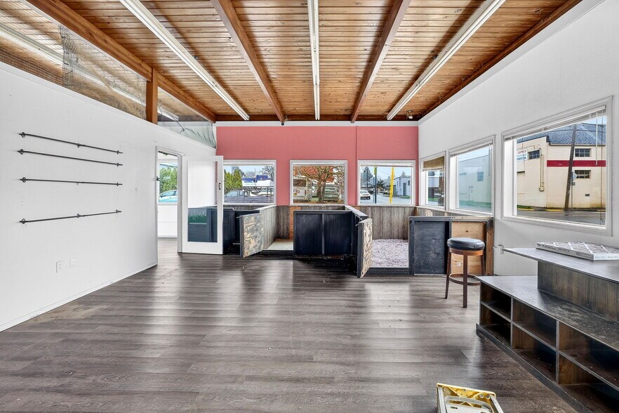 More Photos Of 814 E 2nd St, Newberg Office For Sale