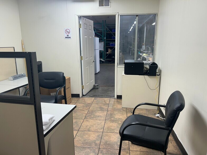 More Photos Of 1312 W Esther St, Long Beach Warehouse For Lease