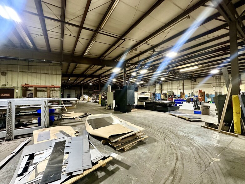 More Photos Of 525 Norton Dr, Hartland Light Manufacturing For Sale