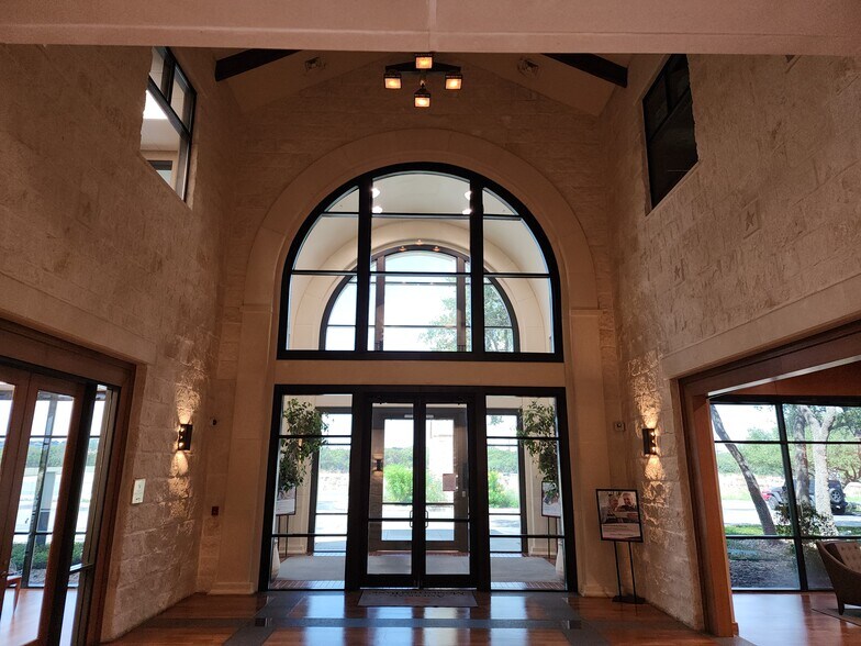 More Photos Of 2526 N Loop 1604, San Antonio Office For Lease
