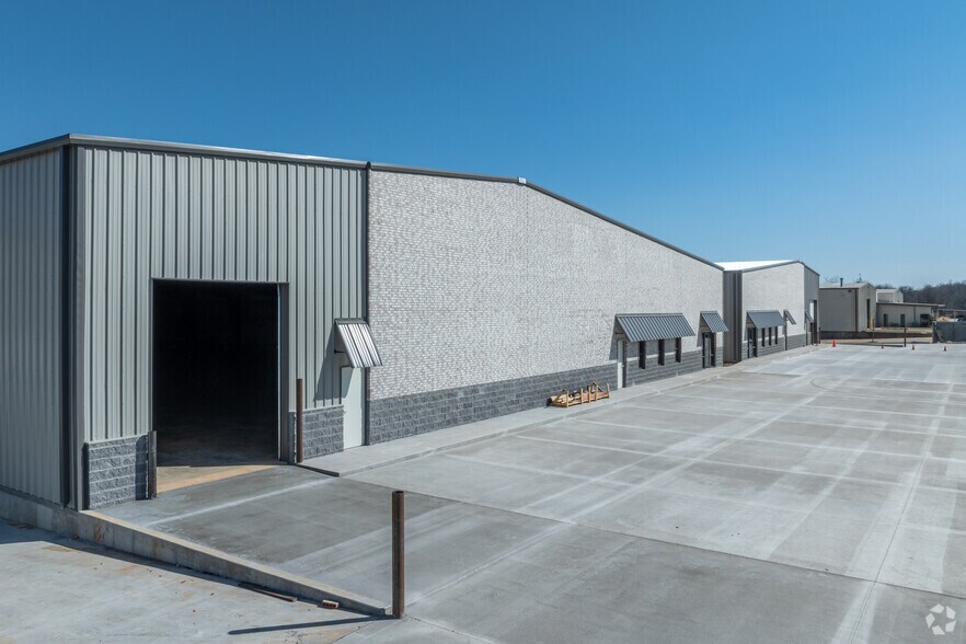 More Photos Of 432 Industrial Dr, Tontitown Industrial For Sale