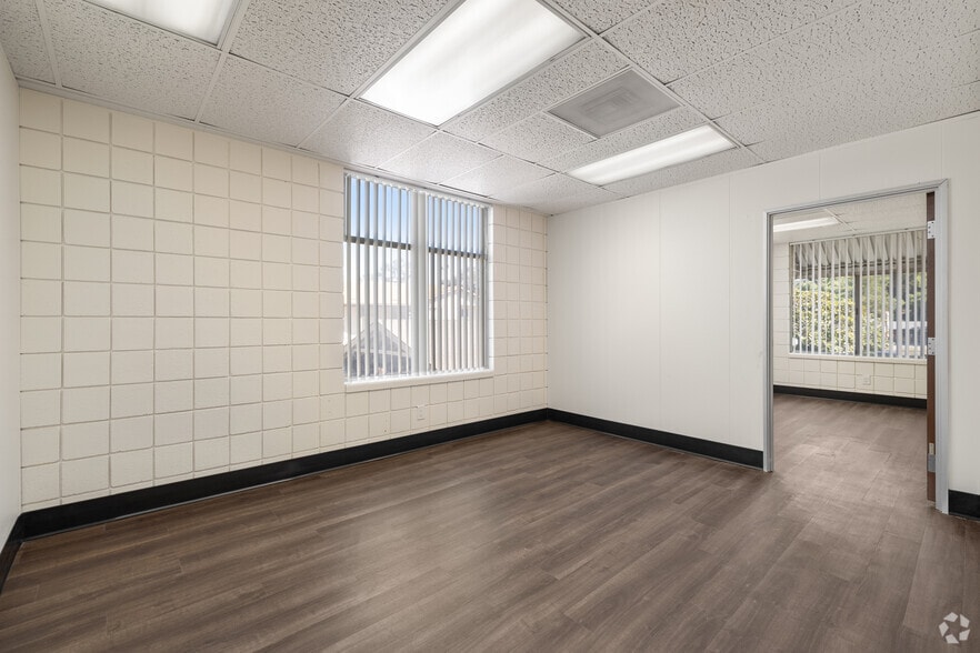 More Photos Of 4045 Bonita Rd, Bonita Office For Lease