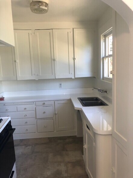 More Photos Of 1053-1065 E Santa Clara St, Ventura Apartments For Sale
