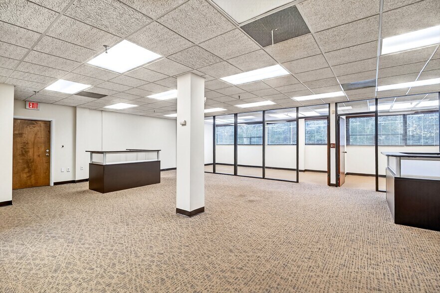 More Photos Of 80 Red Schoolhouse Rd, Chestnut Ridge Office For Lease