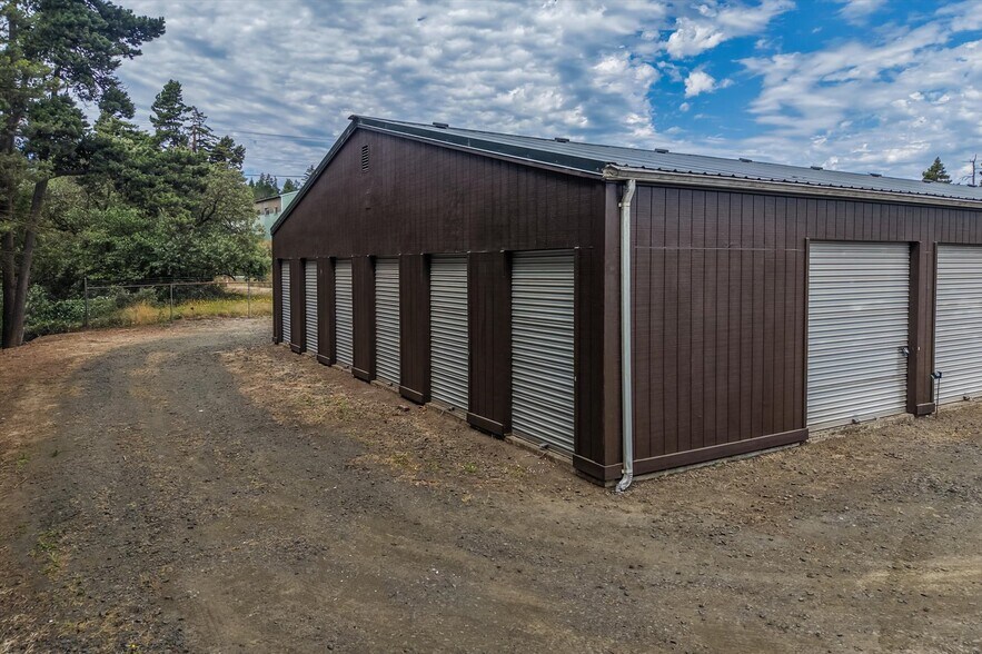 More Photos Of 93697 Storage Dr, North Bend Specialty For Sale