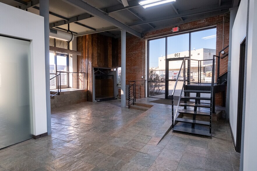 More Photos Of 5501 Thelin St, Fort Worth Warehouse For Lease