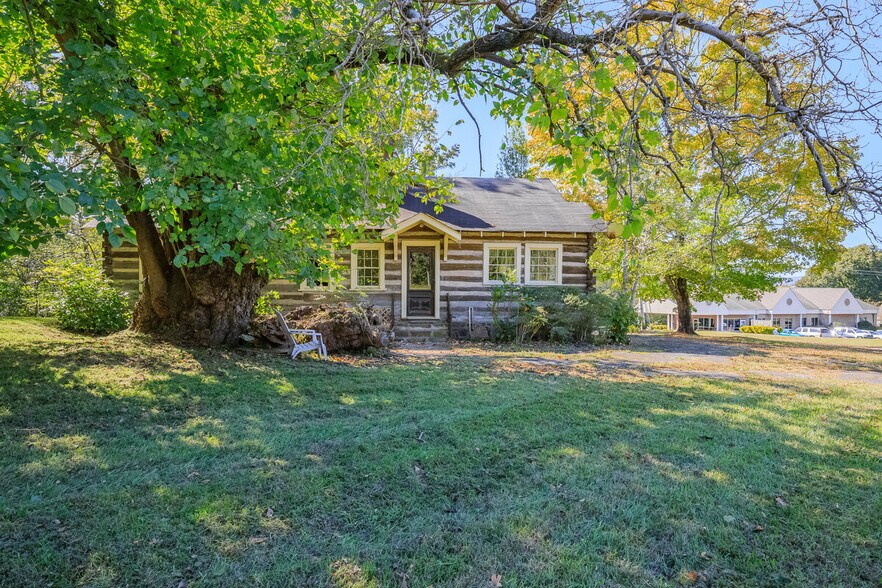 More Photos Of 615 Patterson, LaFayette Medical For Sale