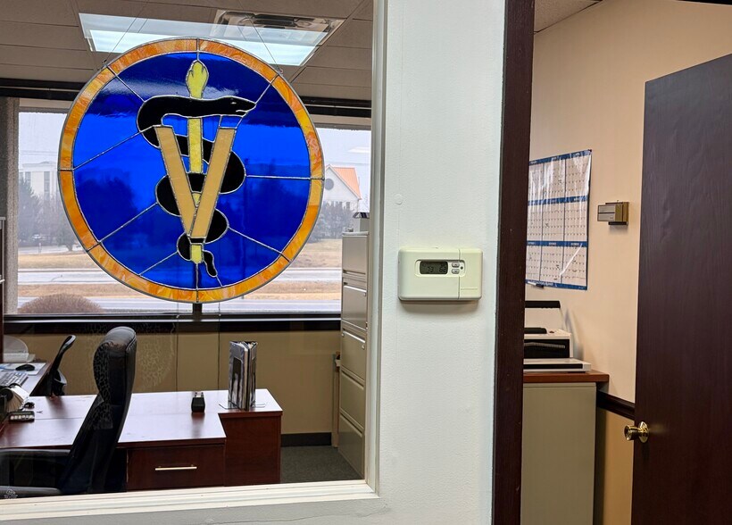 More Photos Of 100 Tower Dr, Burr Ridge Medical For Lease