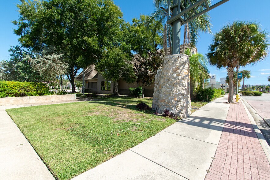 More Photos Of 300 E New Haven Ave, Melbourne Office For Sale