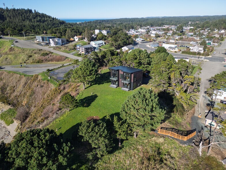 More Photos Of 409 Jackson St, Port Orford Specialty For Sale
