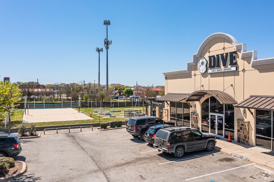 More Photos Of 6422 Babcock Rd, San Antonio Freestanding For Lease