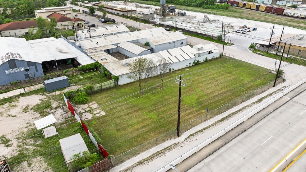 More Photos Of 3314 Carr St, Houston Manufacturing For Sale